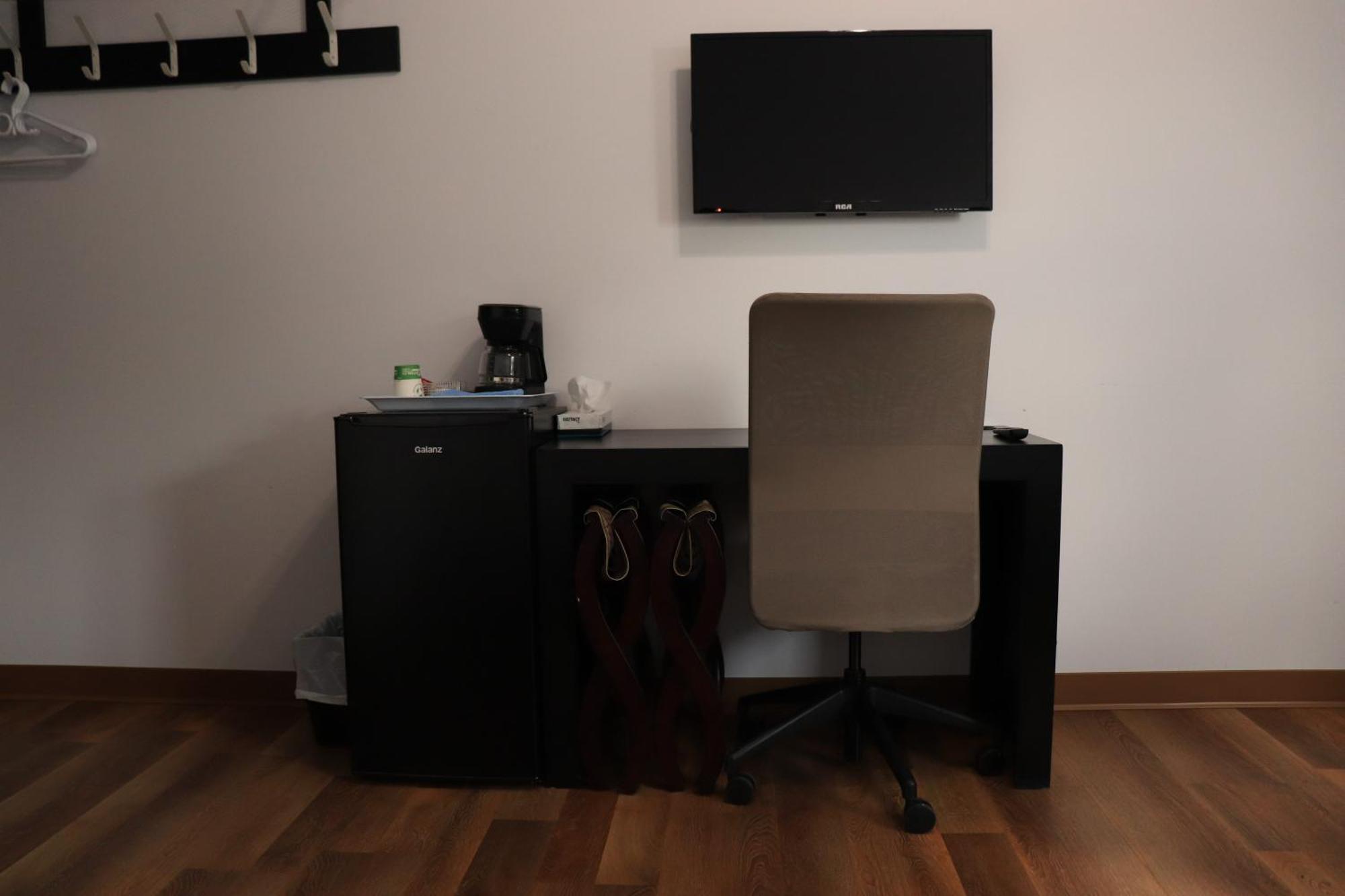 Motel M Saint-Adelme Екстериор снимка
